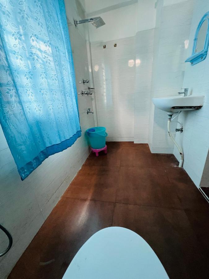 Levi Home Guest House & Retreat Centre Силигури Екстериор снимка