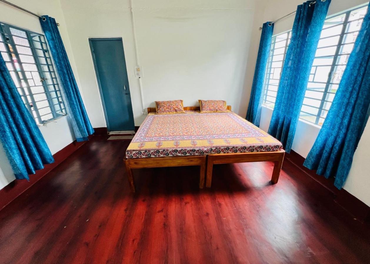 Levi Home Guest House & Retreat Centre Силигури Екстериор снимка