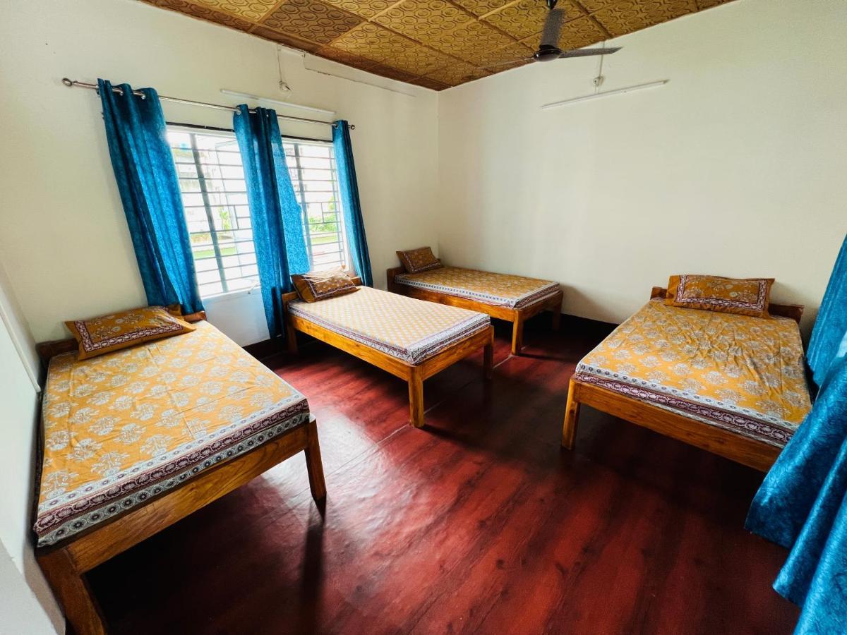 Levi Home Guest House & Retreat Centre Силигури Екстериор снимка
