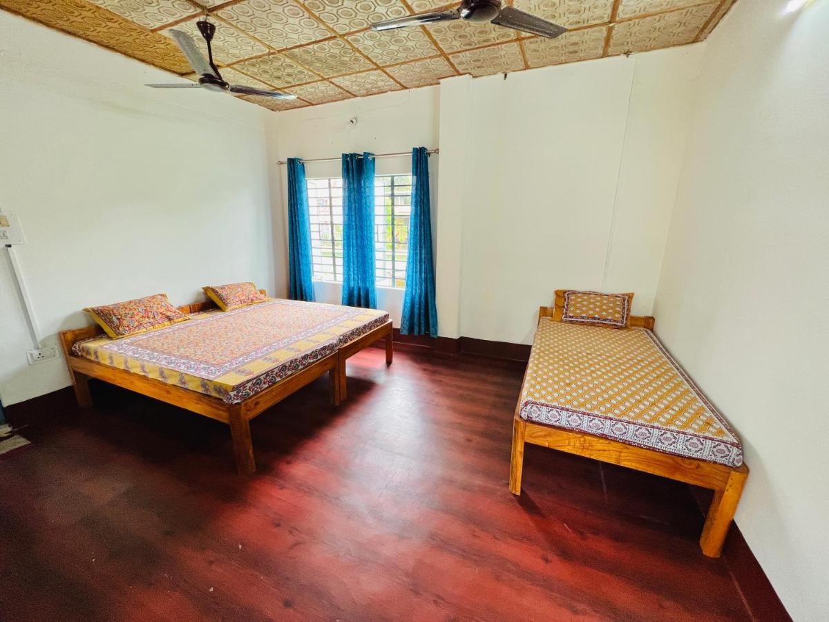 Levi Home Guest House & Retreat Centre Силигури Екстериор снимка